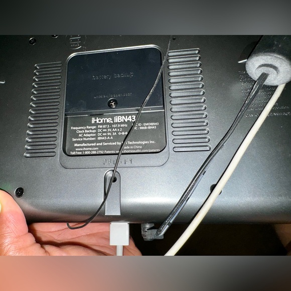 iHome IBN43BC Clock Radio - Picture 5 of 6
